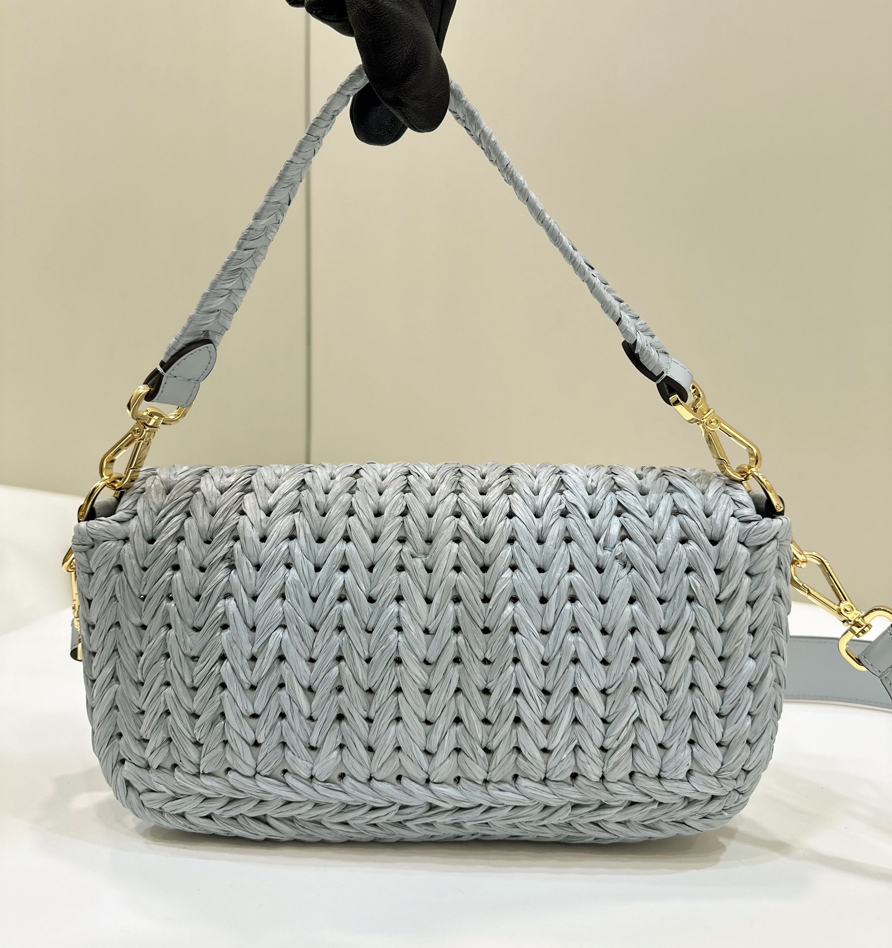 FENDI Женская сумка Baguette из рафии