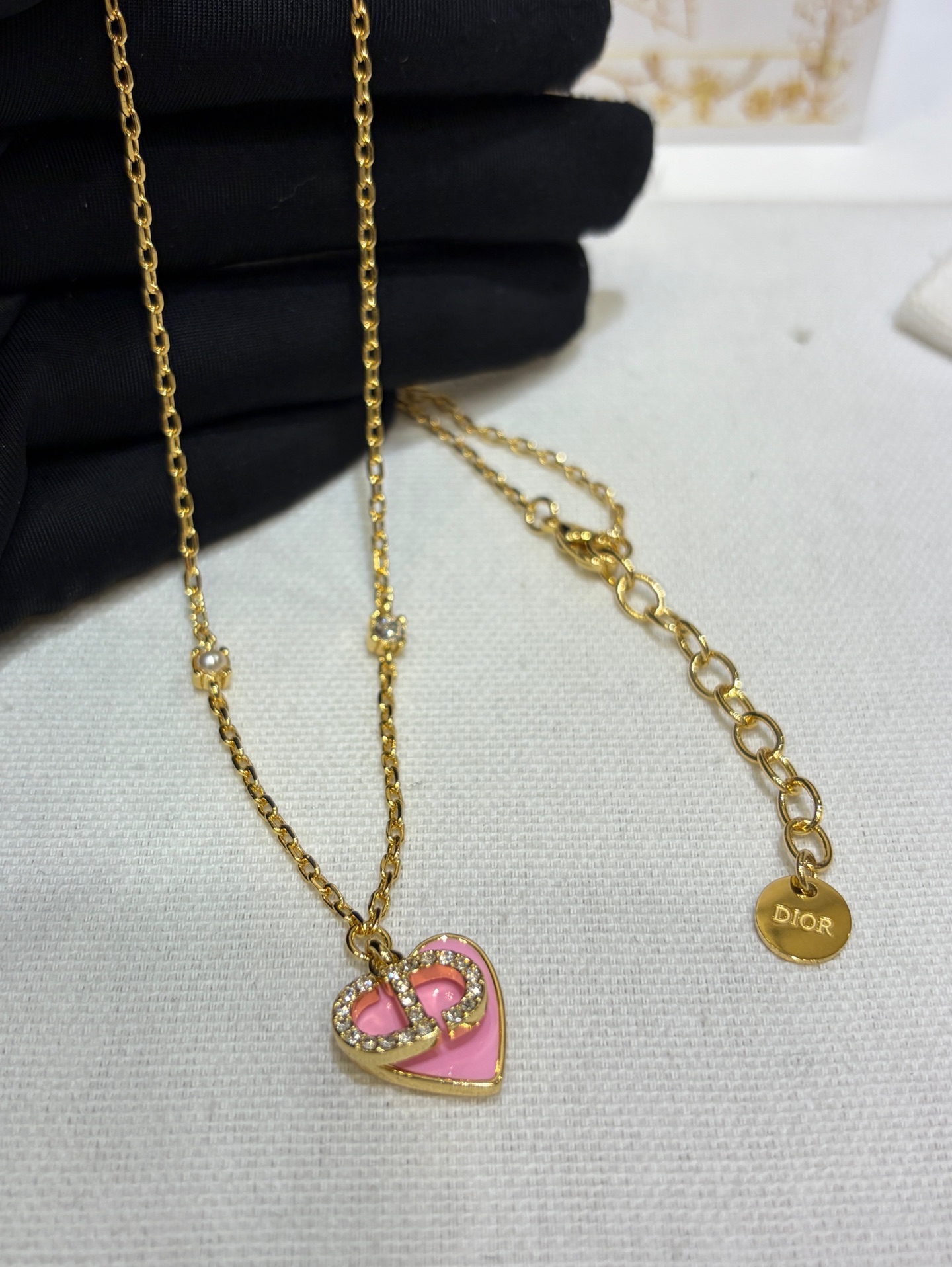 CHRISTIAN DIOR Женский набор украшений с розовым сердечком CHRISTIAN DIOR Женский набор украшений с розовым сердечком