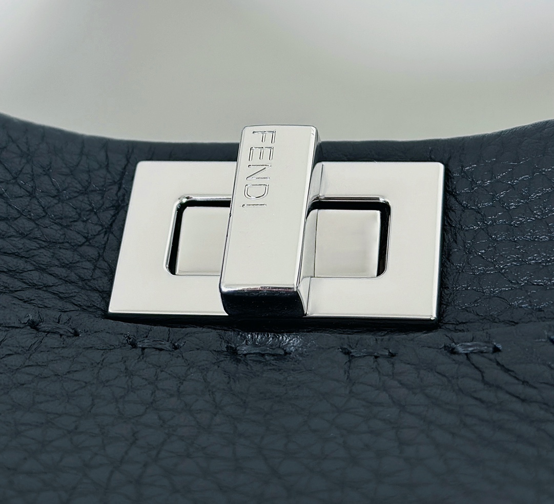 FENDI Женская сумка Peekaboo из овечьей кожи