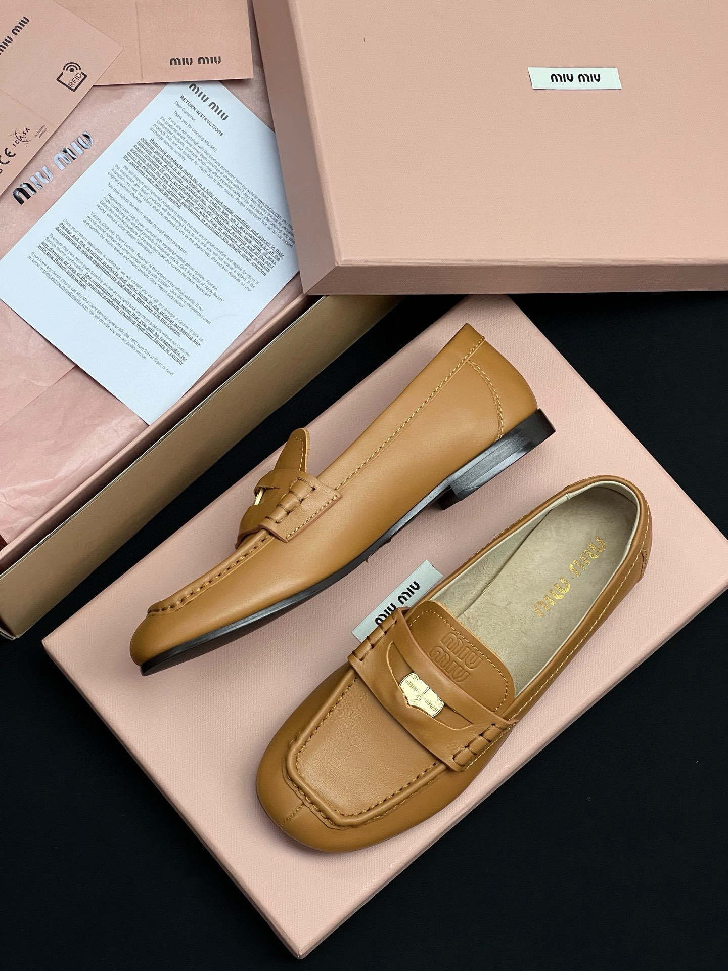 MIU MIU Женские лоферы с квадратным носком MIU MIU Женские лоферы с квадратным носком