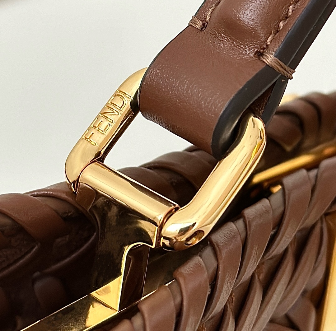 FENDI Женская сумка Peekaboo ISeeU из плетёной кожи