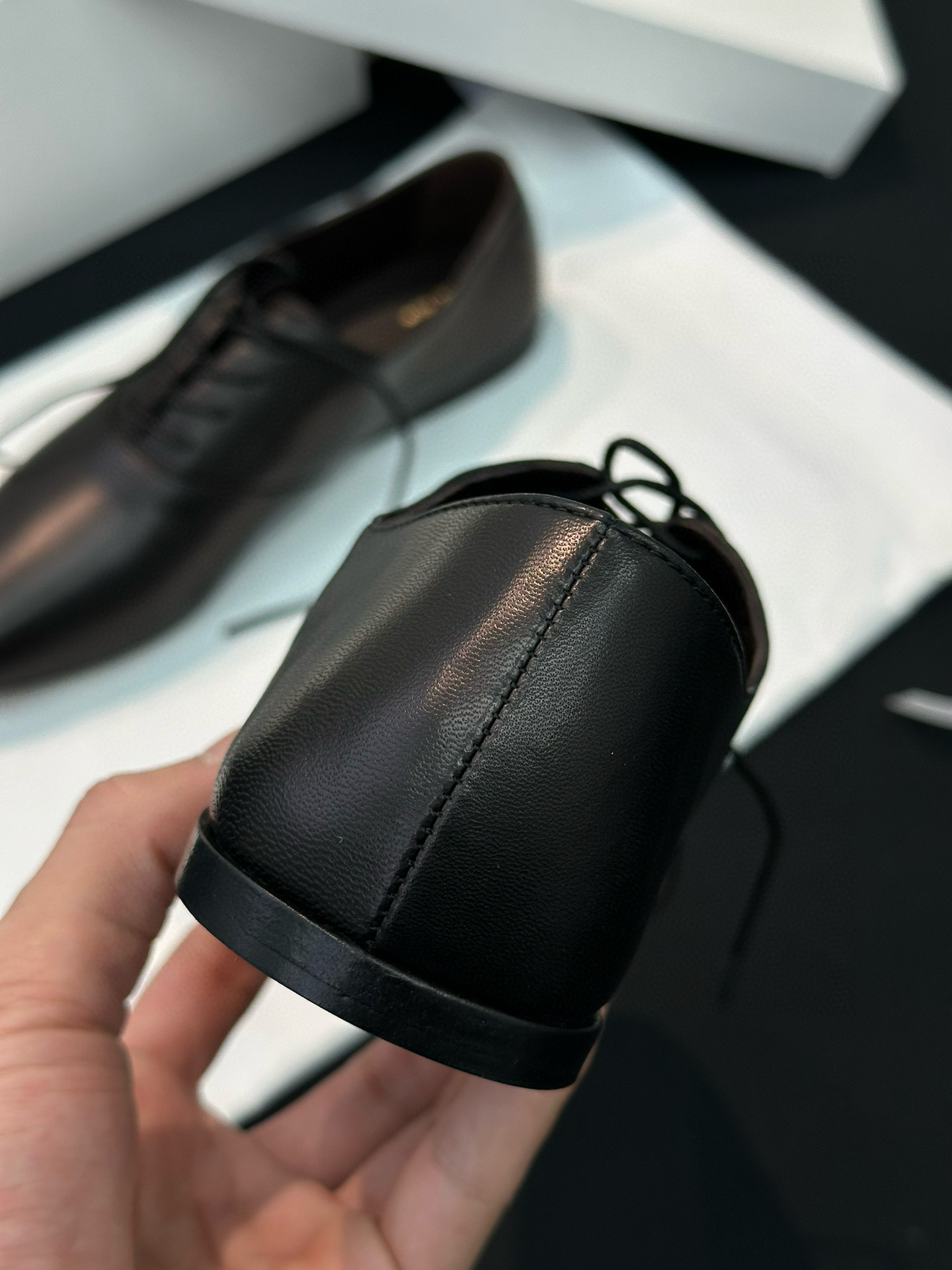 THE ROW Женские лоферы на шнуровке 