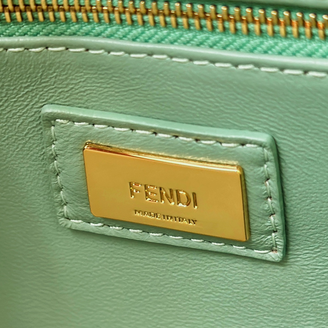 FENDI Женская сумка Peekaboo из овечьей кожи