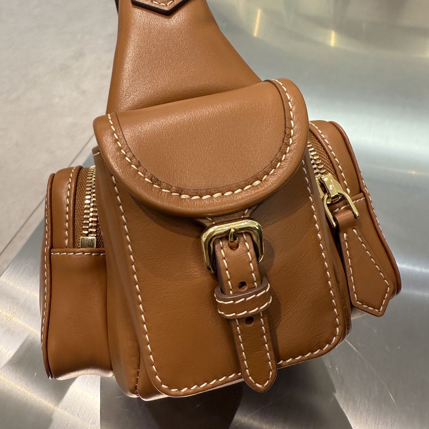 MIU MIU Женская сумка Nappa Leather Pocket MIU MIU Женская сумка Nappa Leather Pocket