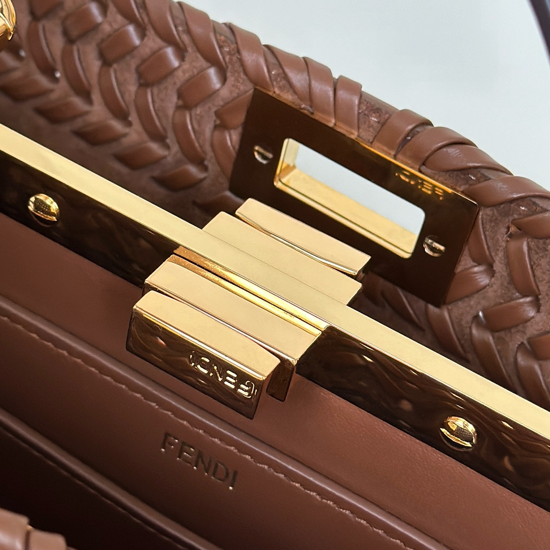 FENDI Женская сумка Peekaboo ISeeU из плетёной кожи
