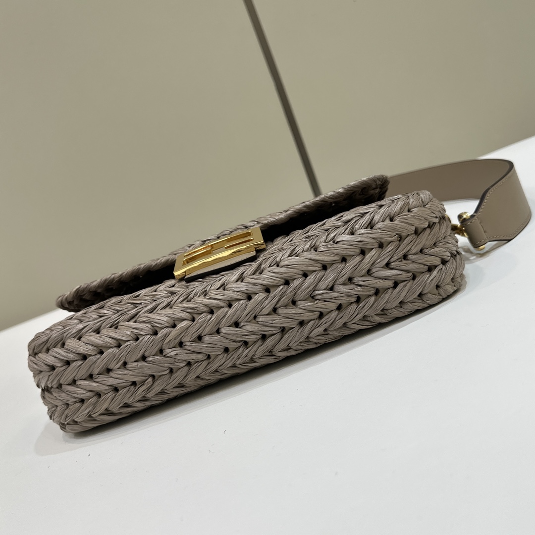 FENDI Женская сумка Baguette из рафии FENDI Женская сумка Baguette из рафии