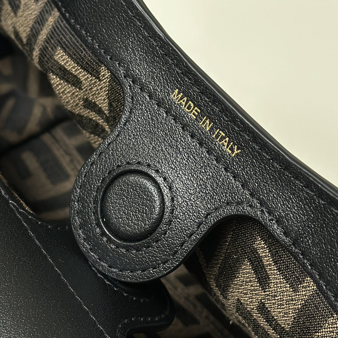 FENDI Женская сумка Spy 