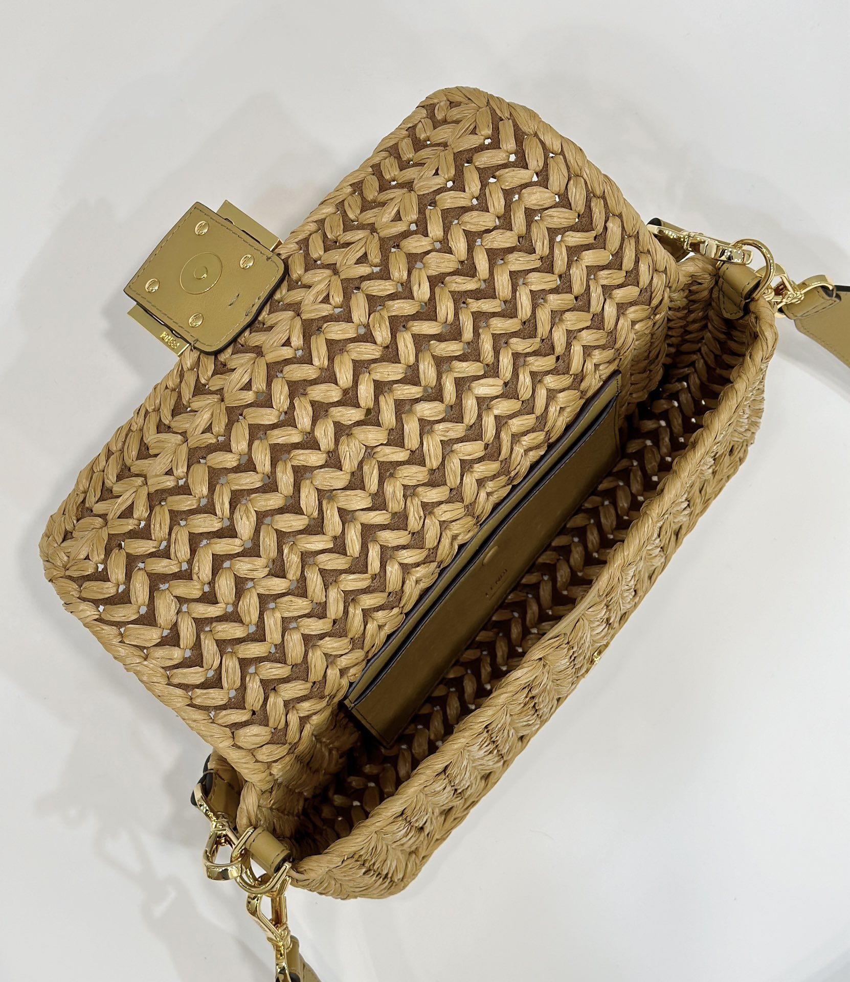 FENDI Женская сумка Baguette из рафии