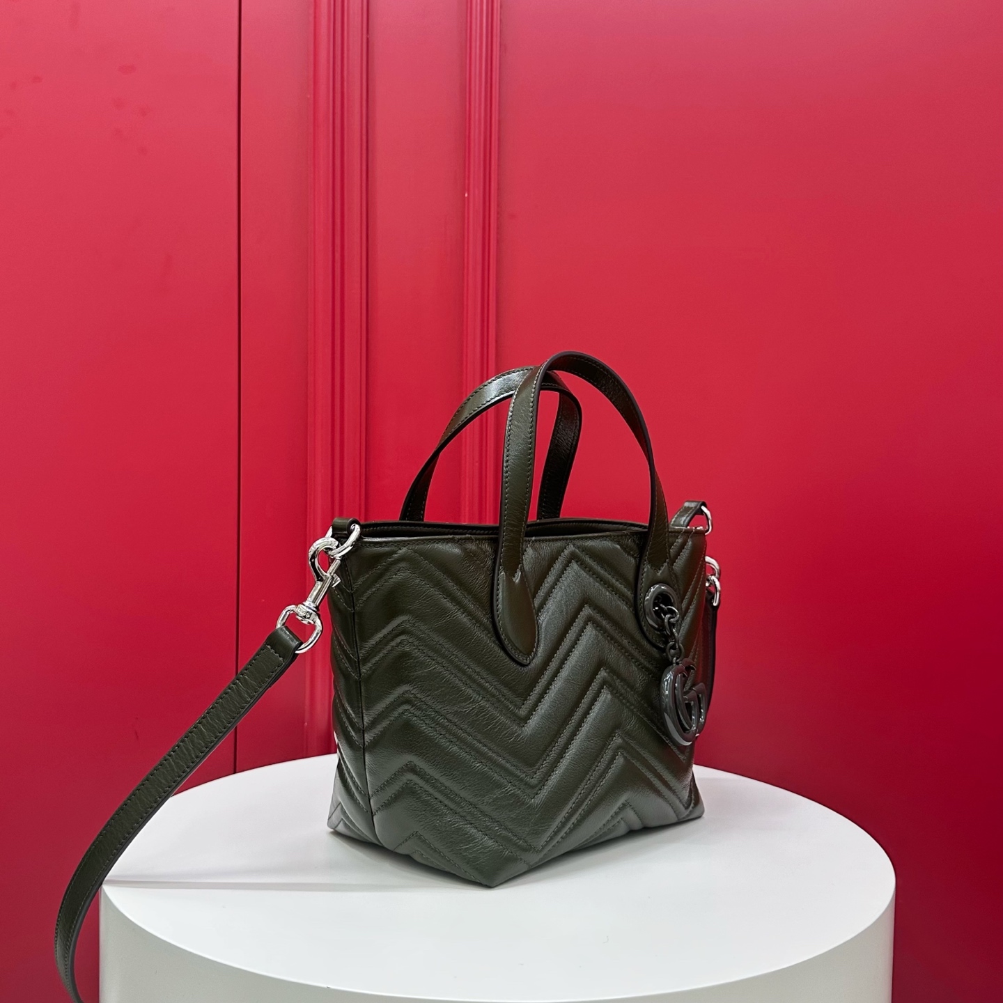 GUCCI Женская сумка GG Marmont small tote bag