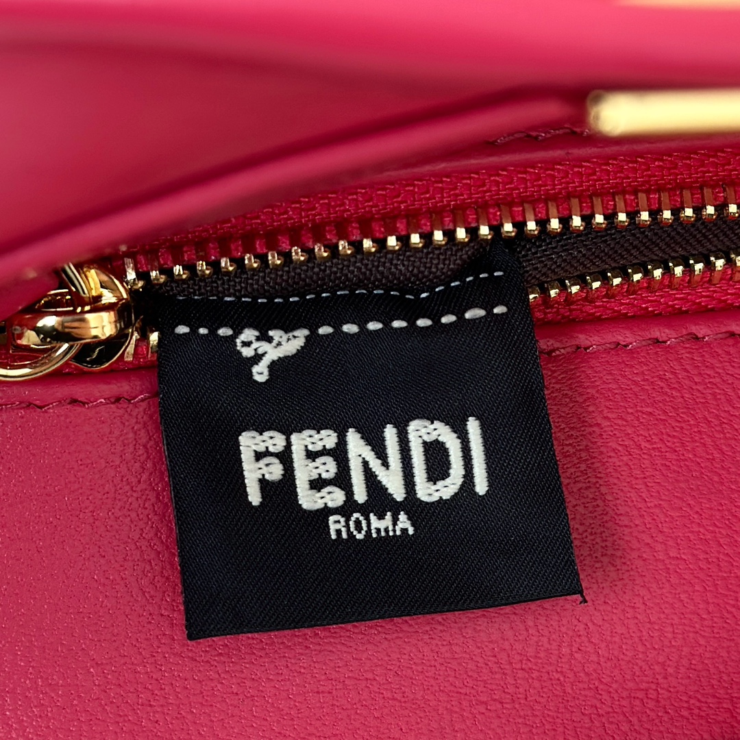 FENDI Женская сумка Peekaboo из овечьей кожи