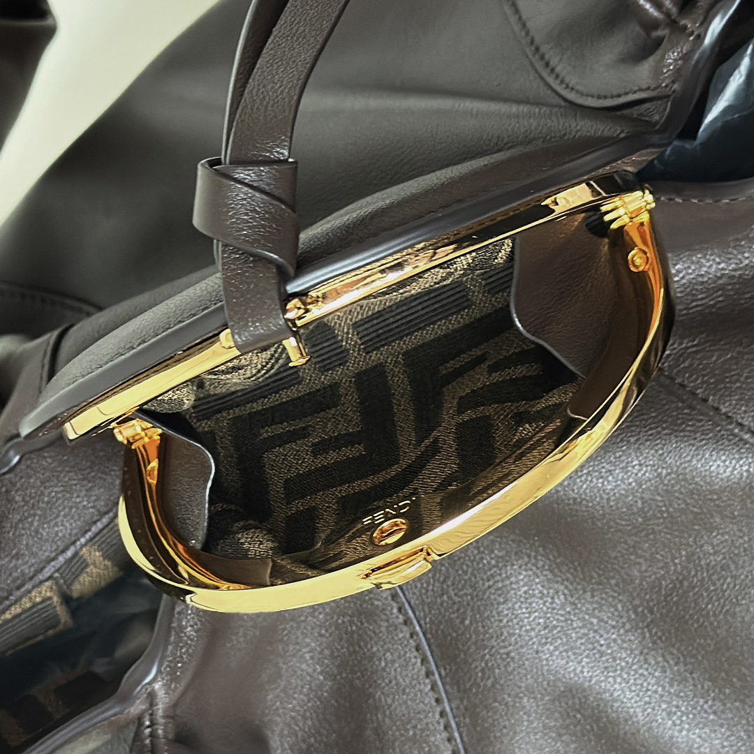 FENDI Женская сумка Spy 