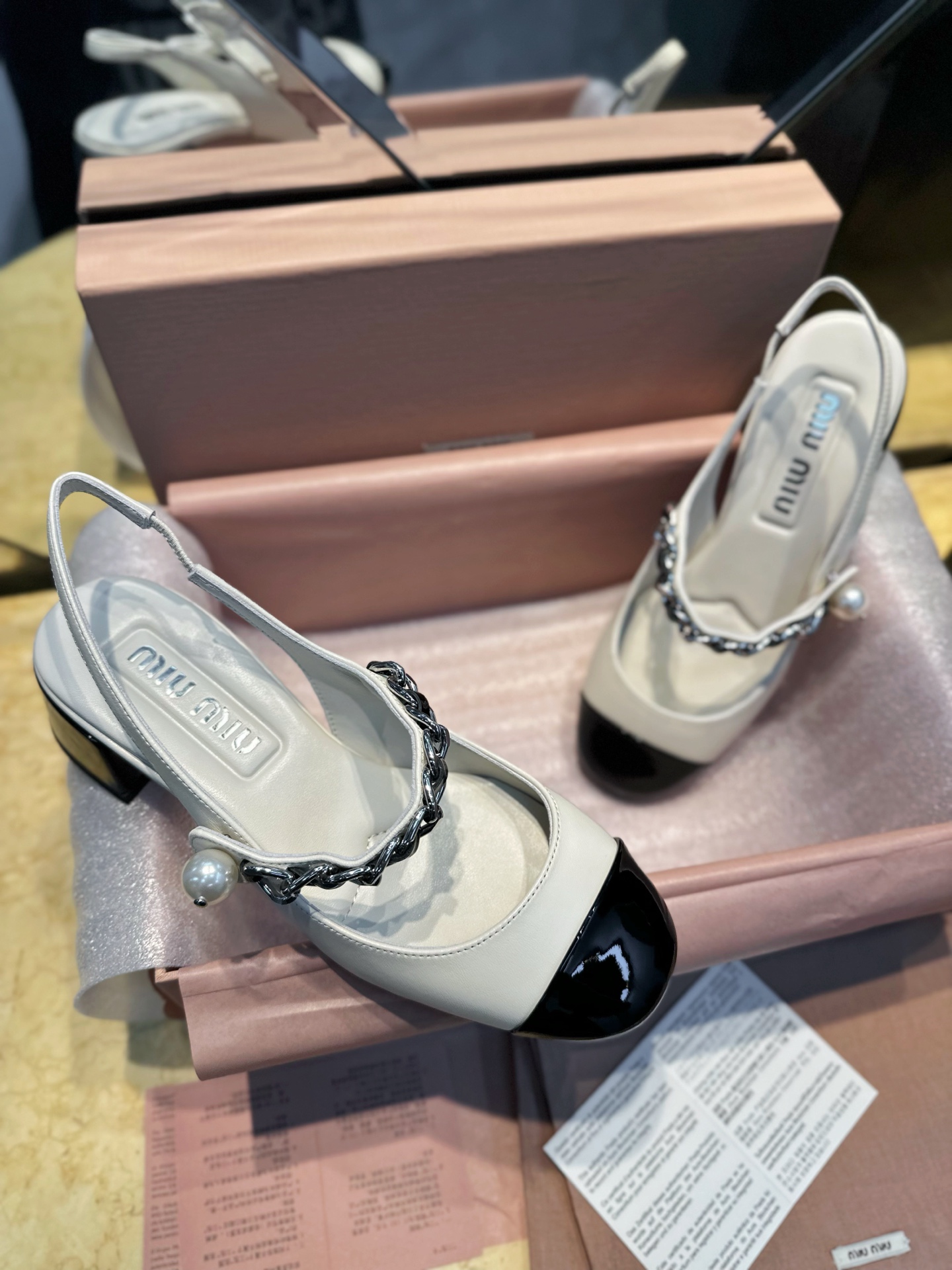 MIU MIU Женские туфли мэри-джейн с перемычкой MIU MIU Женские туфли мэри-джейн с перемычкой