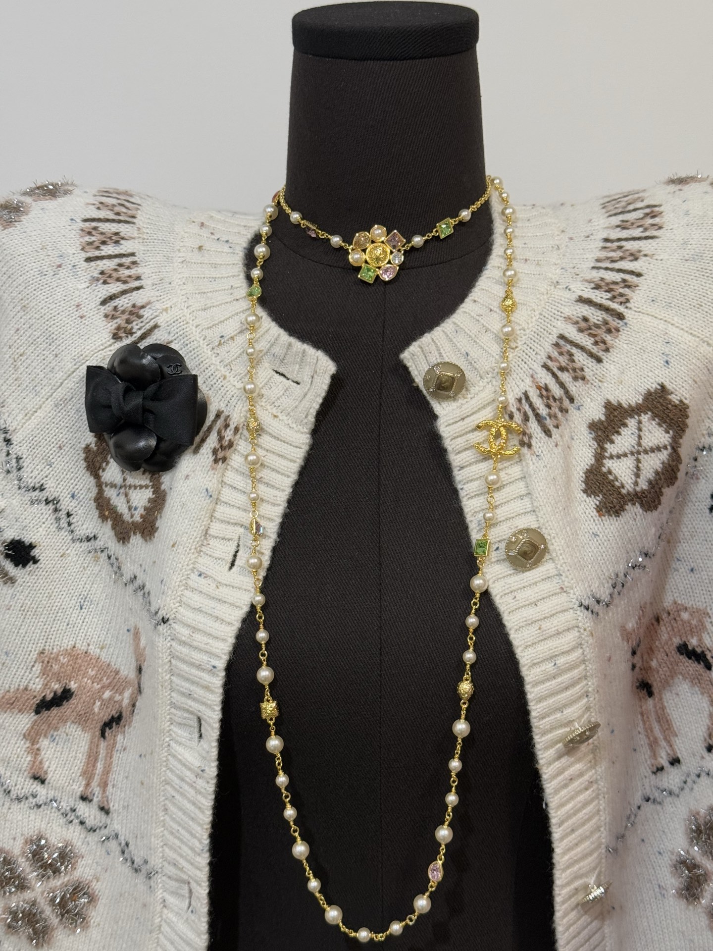 CHANEL Женское колье-чокер с кристаллами CHANEL Женское колье-чокер с кристаллами