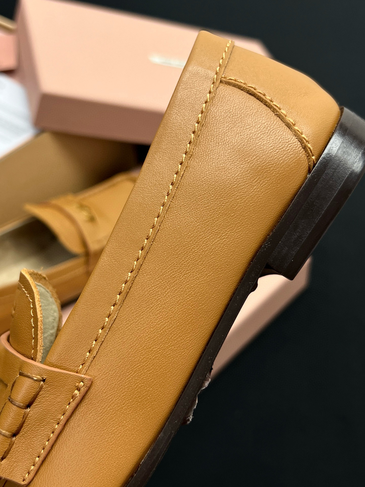 MIU MIU Женские лоферы с квадратным носком MIU MIU Женские лоферы с квадратным носком