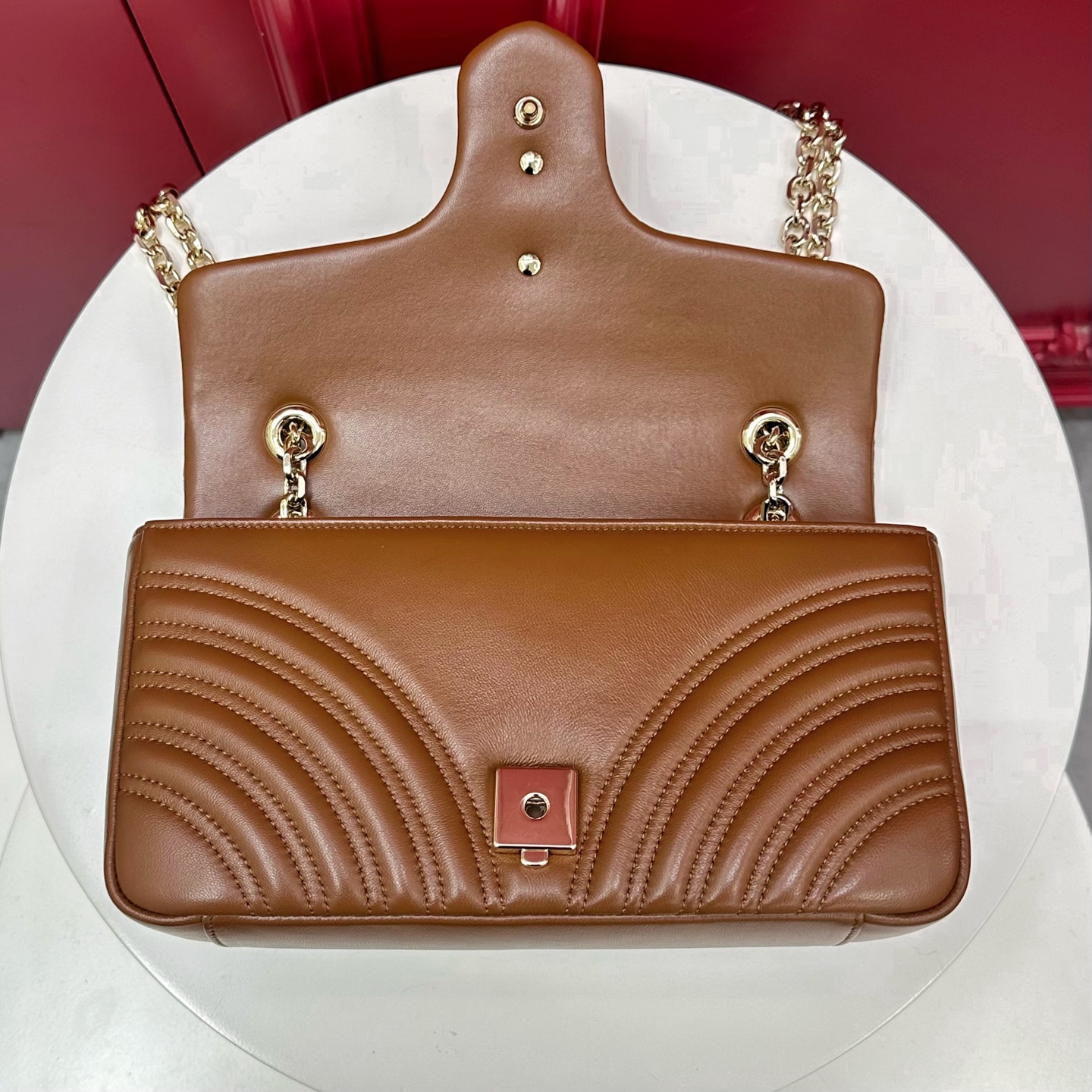 GUCCI Женская сумка GG Marmont medium shoulder bag