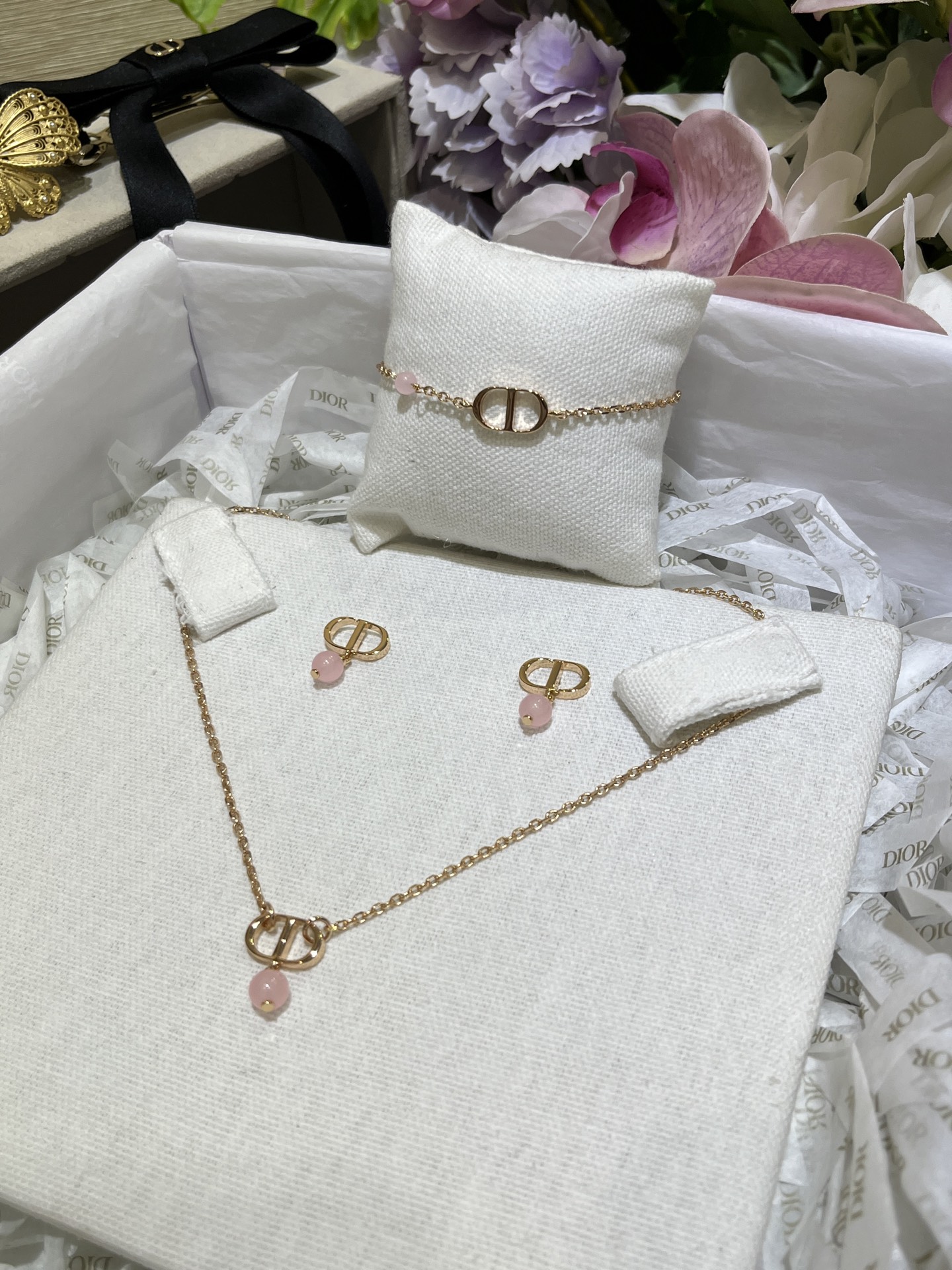 CHRISTIAN DIOR Женский набор украшений с розовым сердечком CHRISTIAN DIOR Женский набор украшений с розовым сердечком