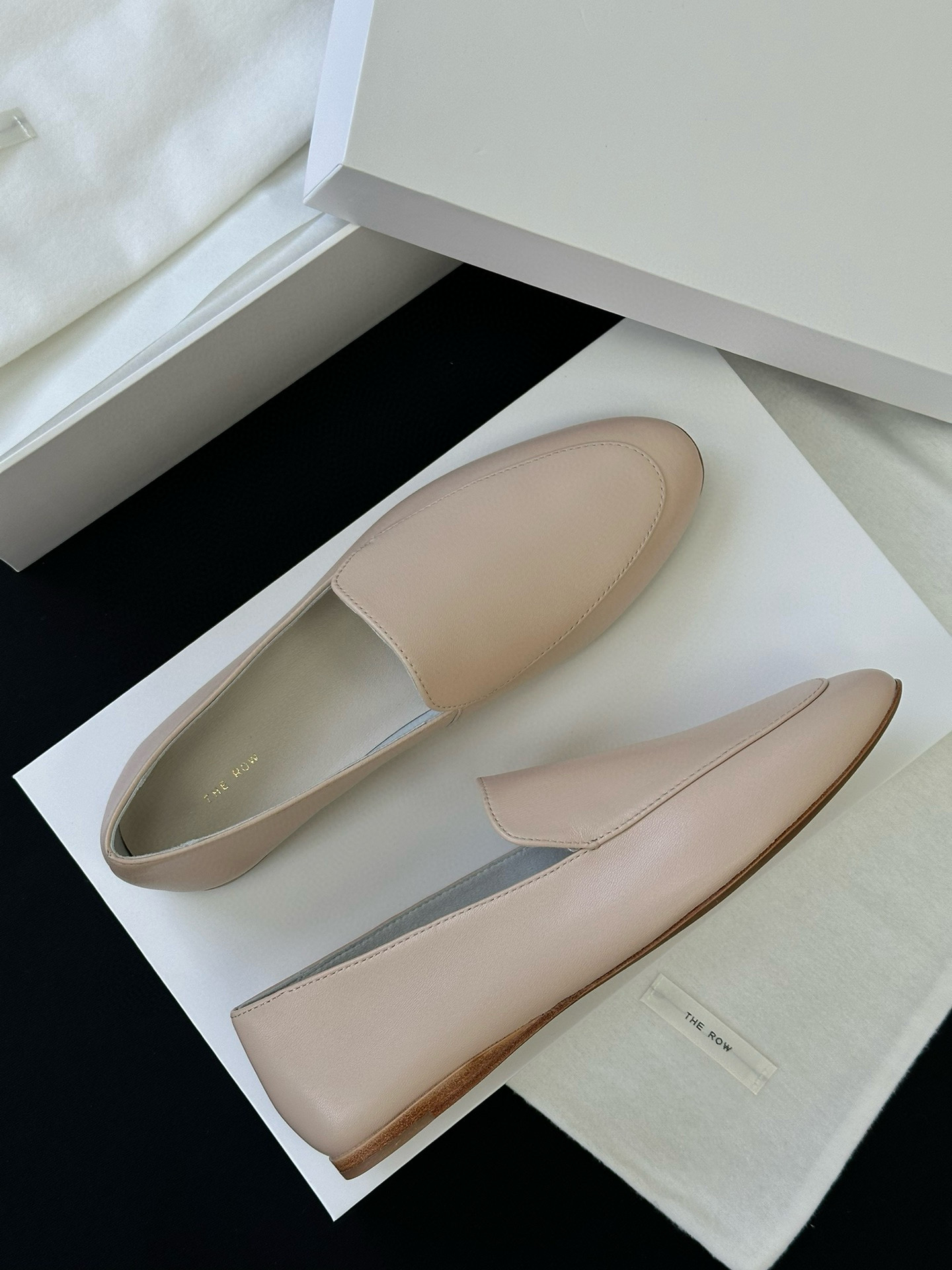 THE ROW Женские кожаные лоферы 