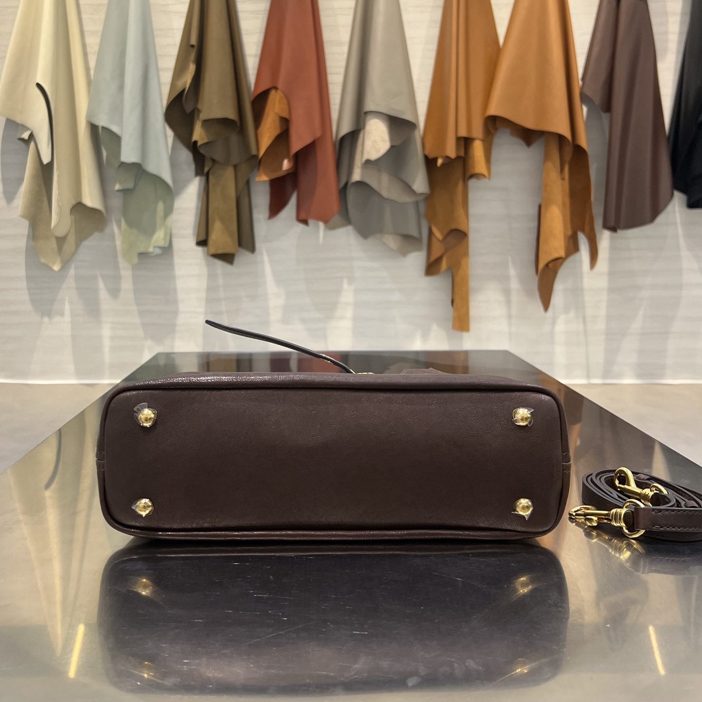 MIU MIU Женская сумка Aventure Nappa leather bag MIU MIU Женская сумка Aventure Nappa leather bag