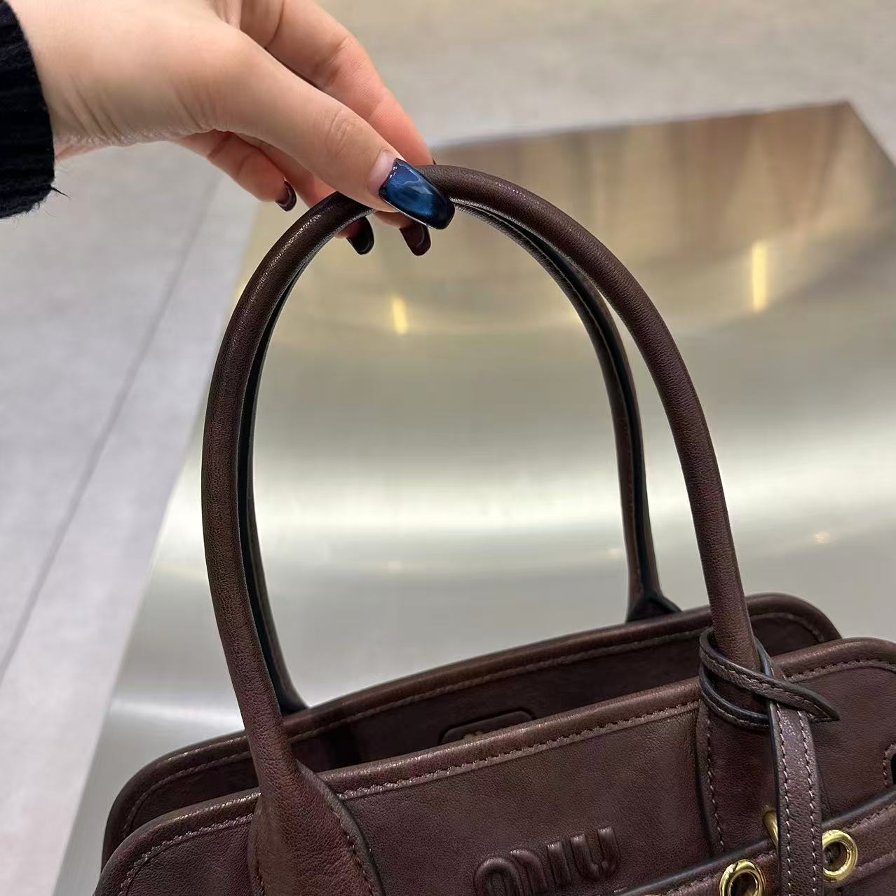 MIU MIU Женская сумка Aventure Nappa leather bag MIU MIU Женская сумка Aventure Nappa leather bag