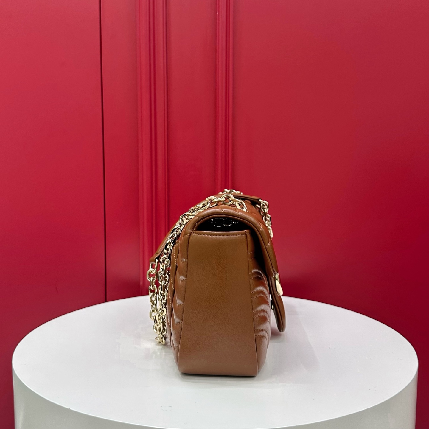 GUCCI Женская сумка GG Marmont medium shoulder bag