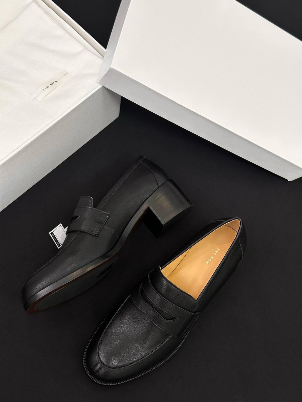 THE ROW Женские кожаные туфли