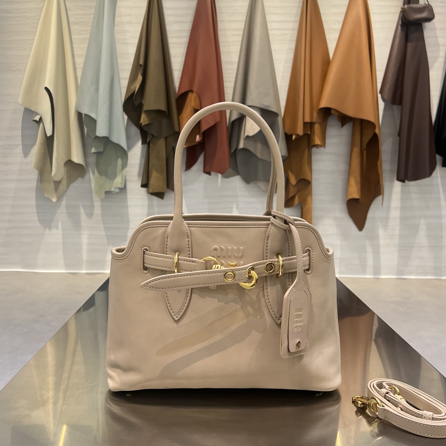 MIU MIU Женская сумка Aventure Nappa MIU MIU Женская сумка Aventure Nappa