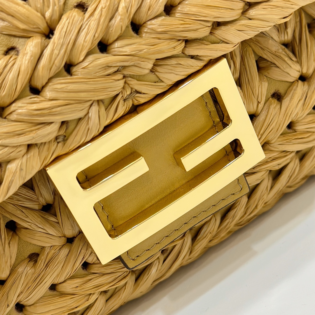 FENDI Женская сумка Baguette из рафии