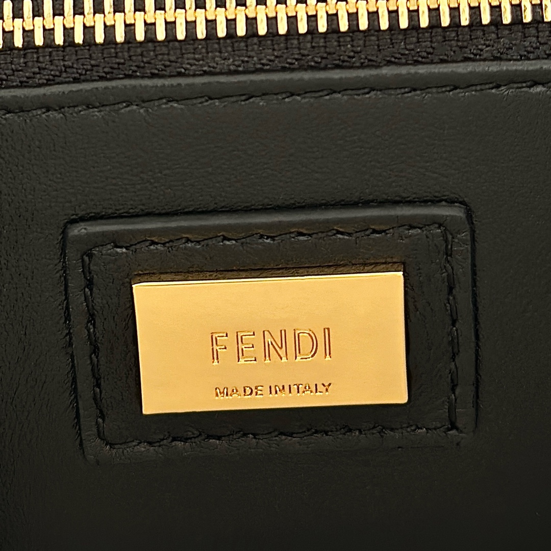 FENDI Женская сумка Peekaboo из овечьей кожи FENDI Женская сумка Peekaboo из овечьей кожи