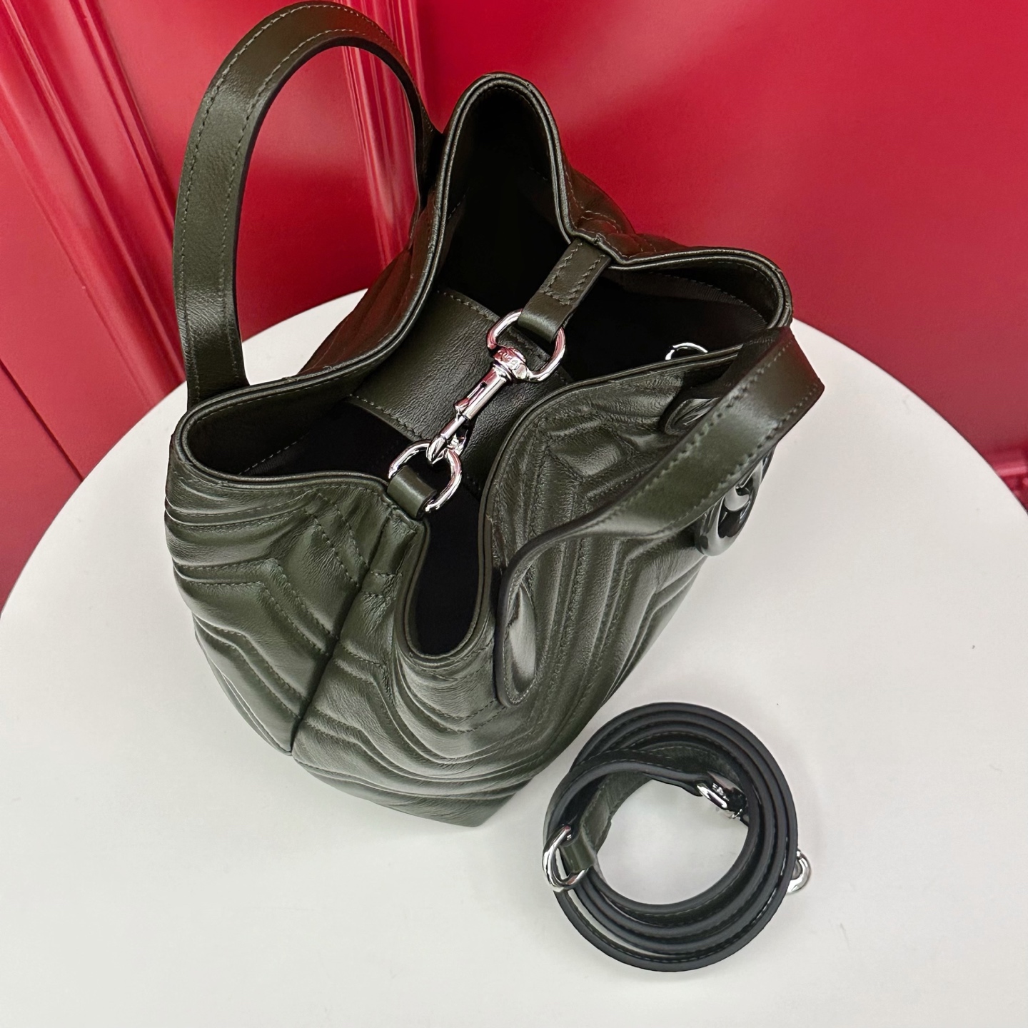 GUCCI Женская сумка GG Marmont small tote bag