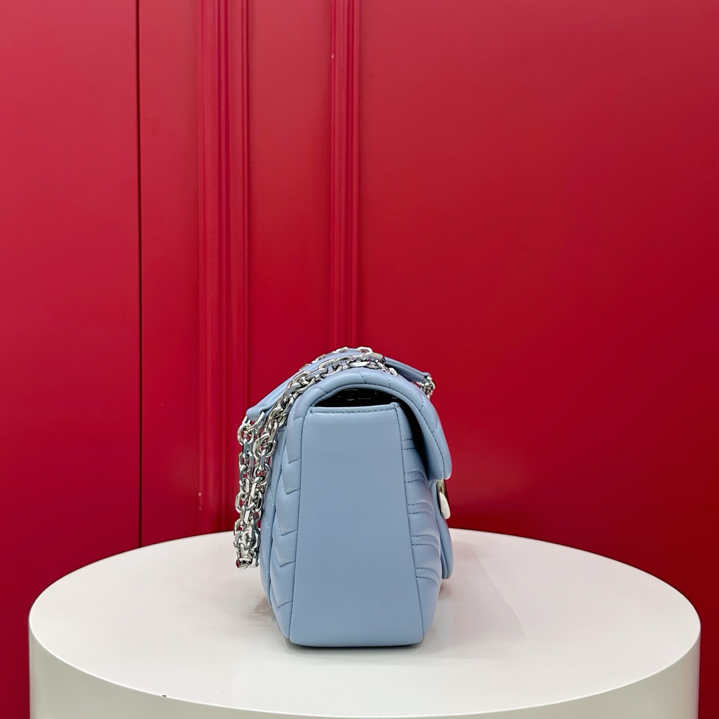 GUCCI Женская сумка GG Marmont medium shoulder bag