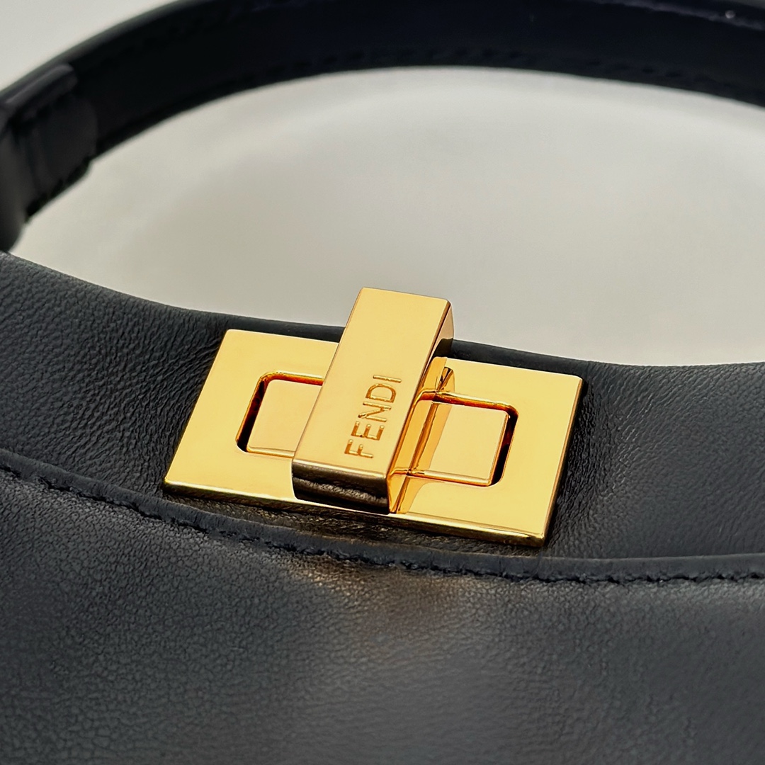 FENDI Женская сумка Peekaboo из овечьей кожи FENDI Женская сумка Peekaboo из овечьей кожи