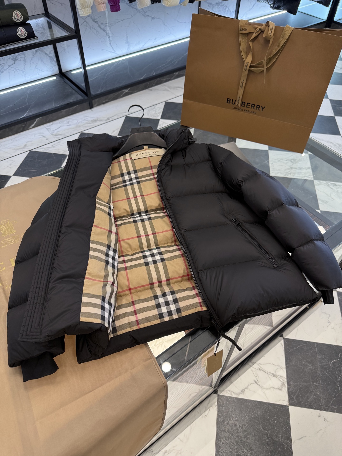 BURBERRY Мужская куртка на пуховом наполнителе BURBERRY Мужская куртка на пуховом наполнителе