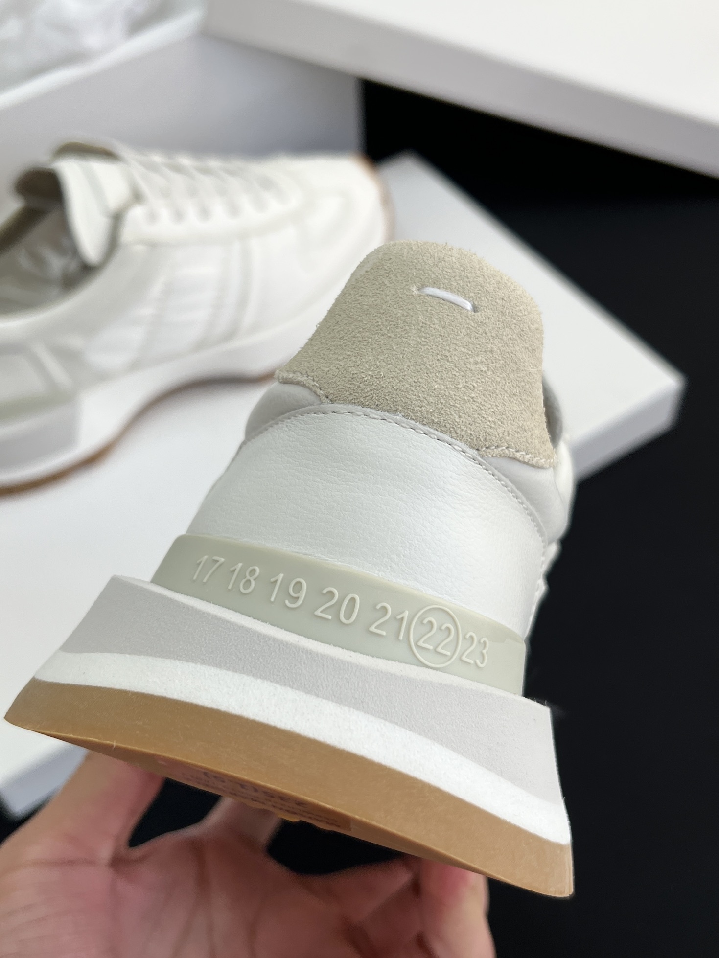 MAISON MARGIELA Женские кроссовки MM6 MAISON MARGIELA Женские кроссовки MM6