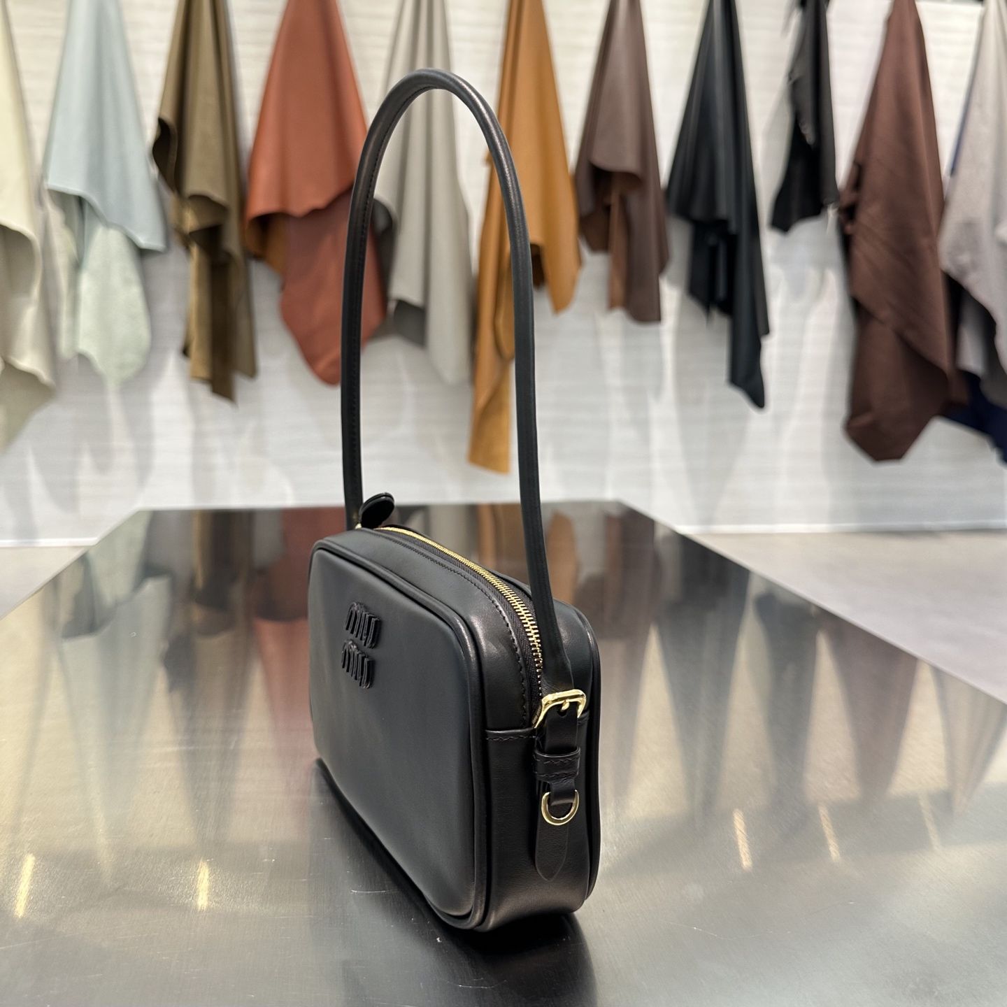 MIU MIU Женская сумка Leather Shoulder Bag MIU MIU Женская сумка Leather Shoulder Bag