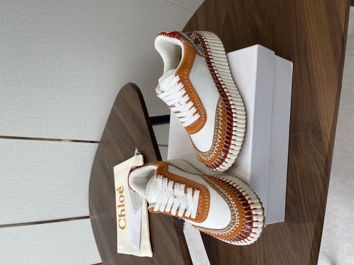 CHLOE Женские кроссовки из коровьей кожи 