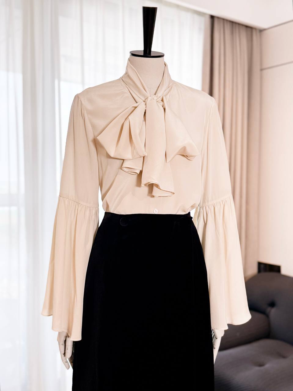 LOUIS VUITTON Женская шёлковая блузка LOUIS VUITTON Женская шёлковая блузка