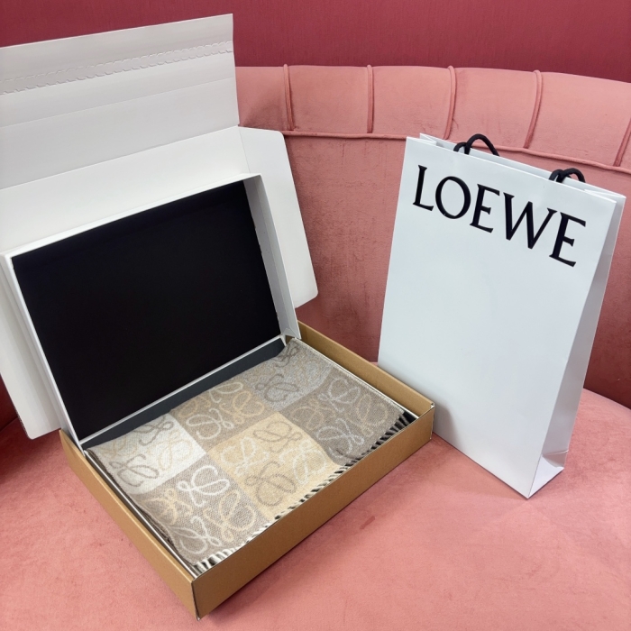 LOEWE Женский шарф Anagram