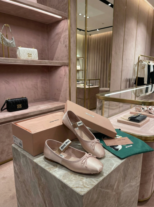 MIU MIU Атласные балетки