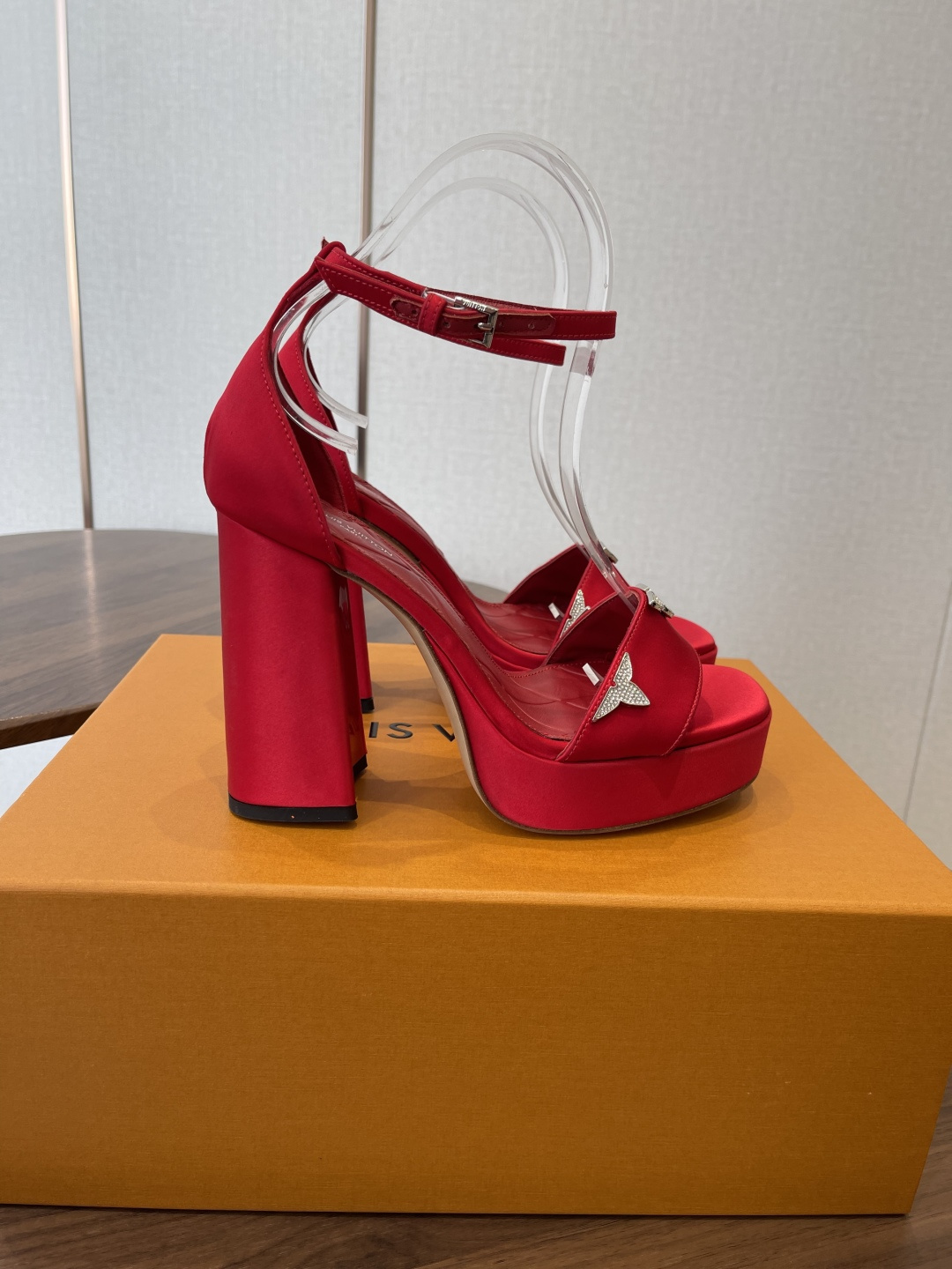 LOUIS VUITTON Женские туфли 