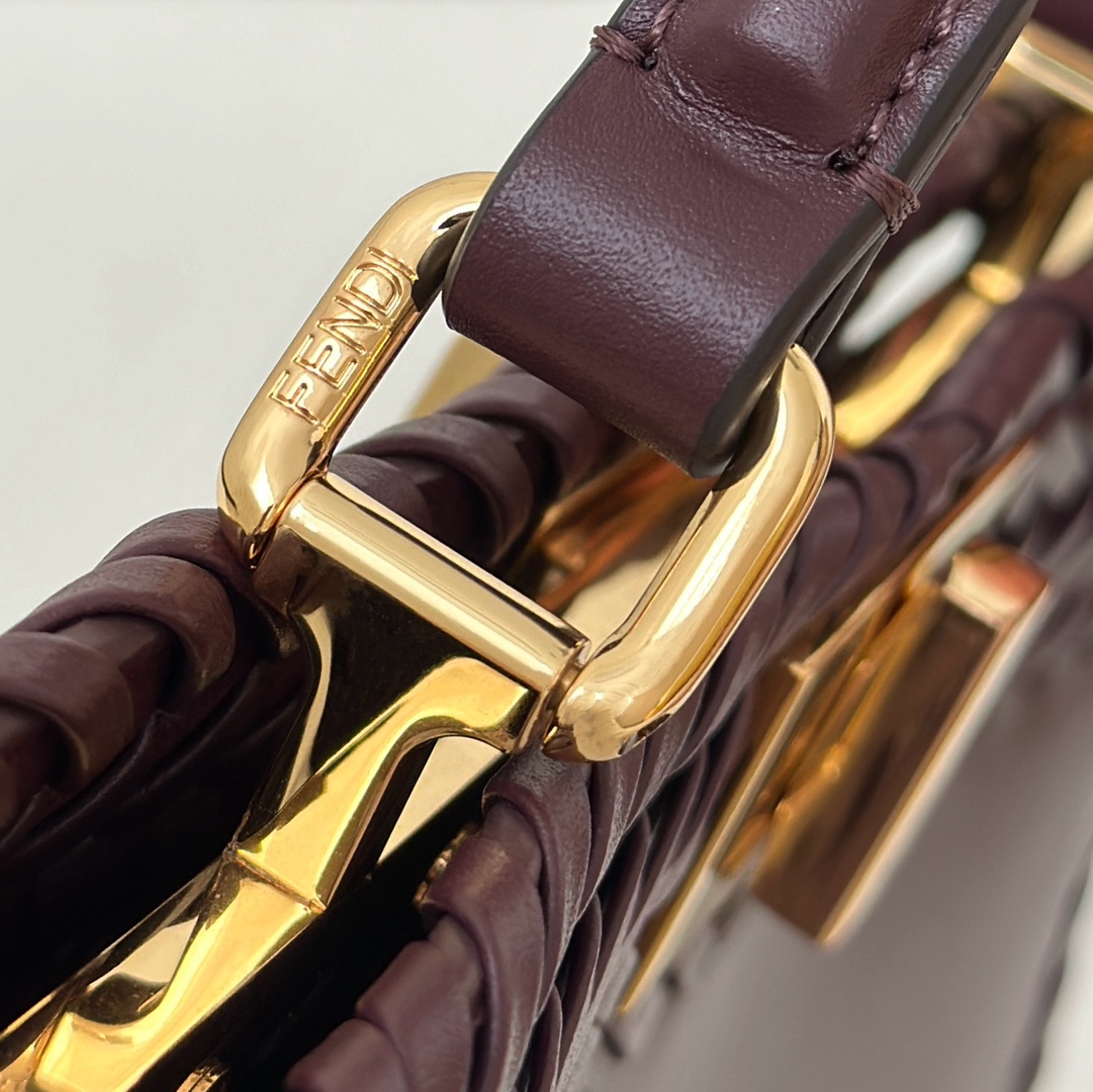 FENDI Женская сумка Peekaboo ISeeU из плетёной кожи FENDI Женская сумка Peekaboo ISeeU из плетёной кожи