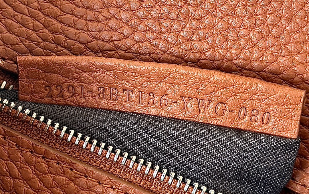 FENDI Женская сумка Peekaboo из овечьей кожи