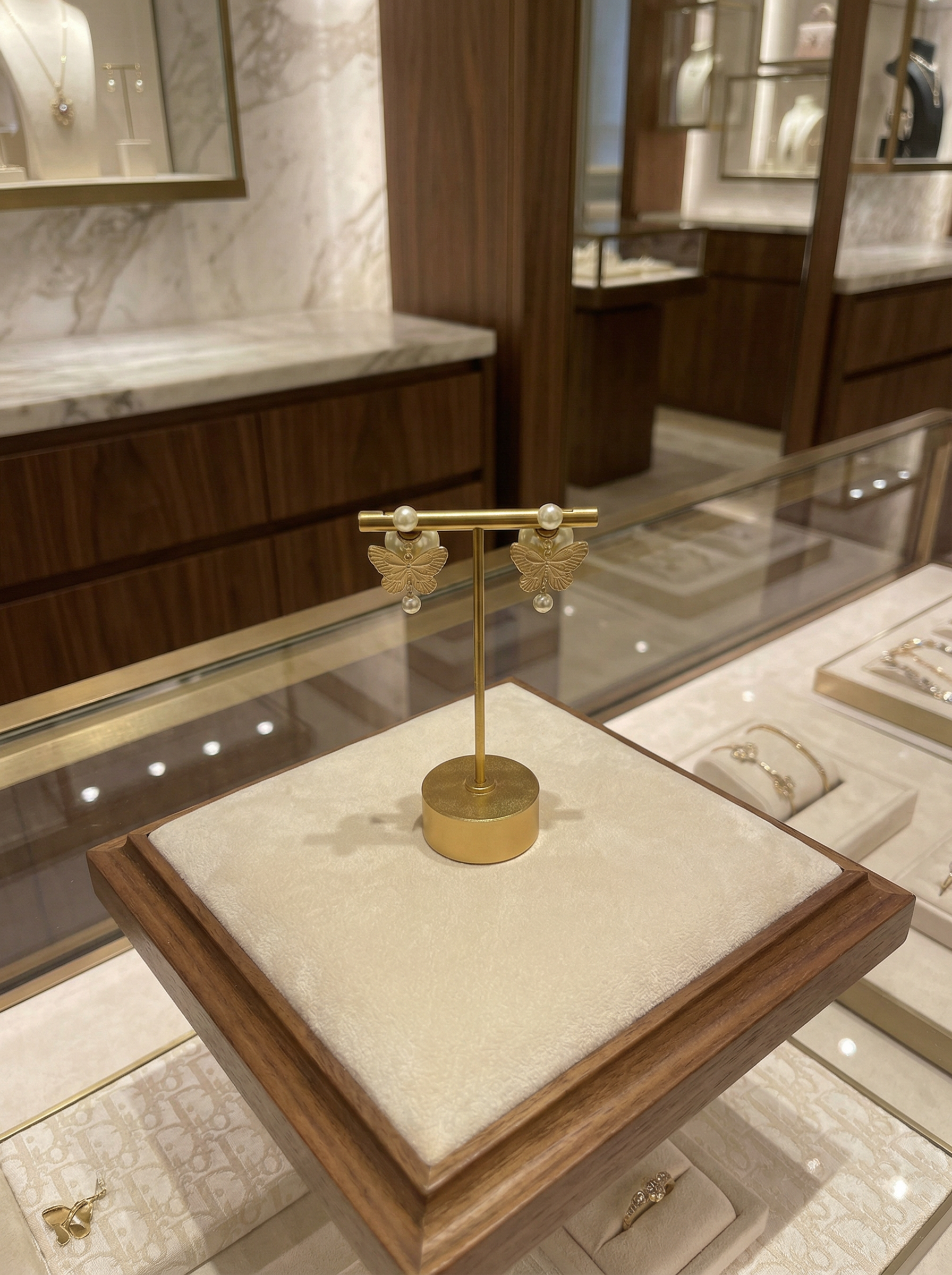 CHRISTIAN DIOR Женские серьги Tribales CHRISTIAN DIOR Женские серьги Tribales