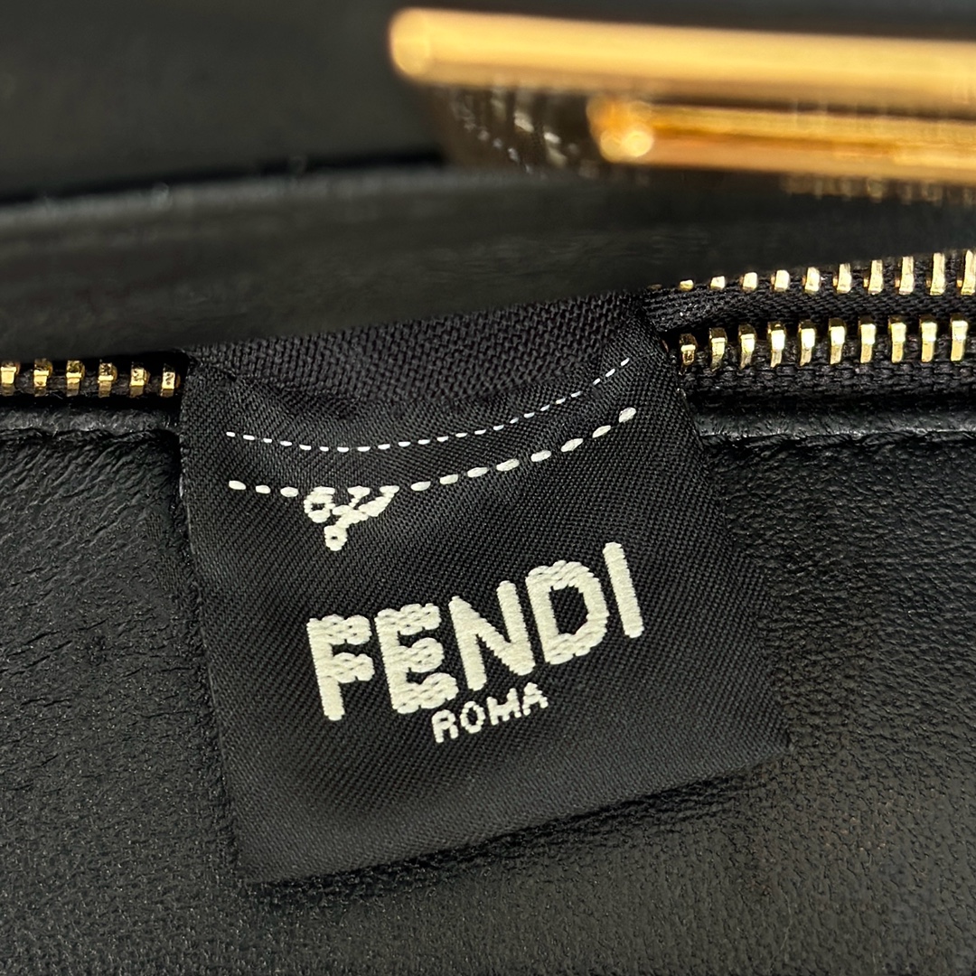 FENDI Женская сумка Peekaboo из овечьей кожи FENDI Женская сумка Peekaboo из овечьей кожи