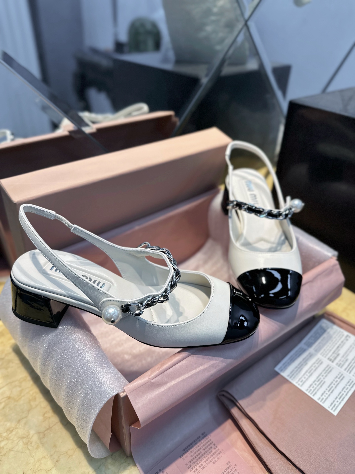 MIU MIU Женские туфли мэри-джейн с перемычкой MIU MIU Женские туфли мэри-джейн с перемычкой