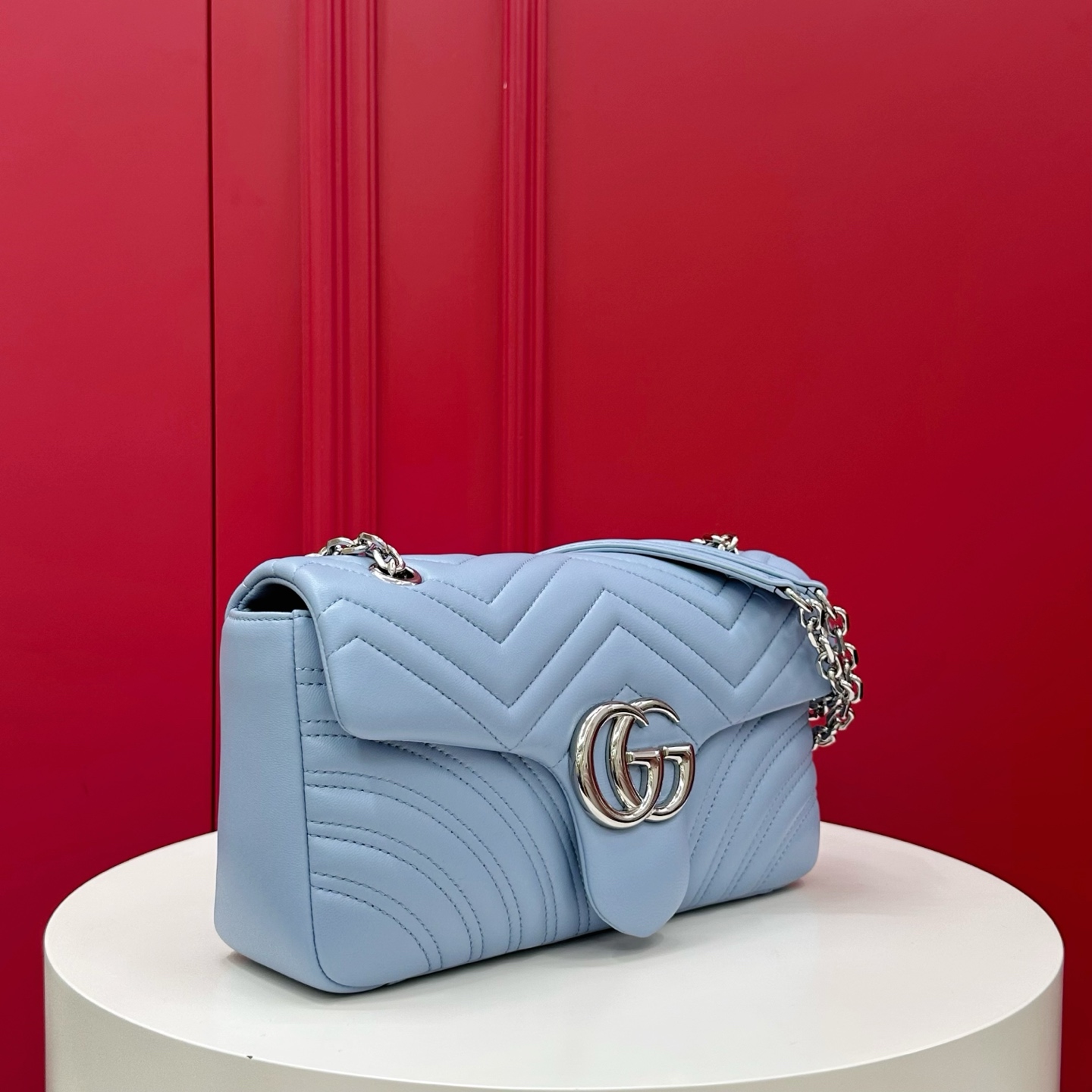 GUCCI Женская сумка GG Marmont medium shoulder bag