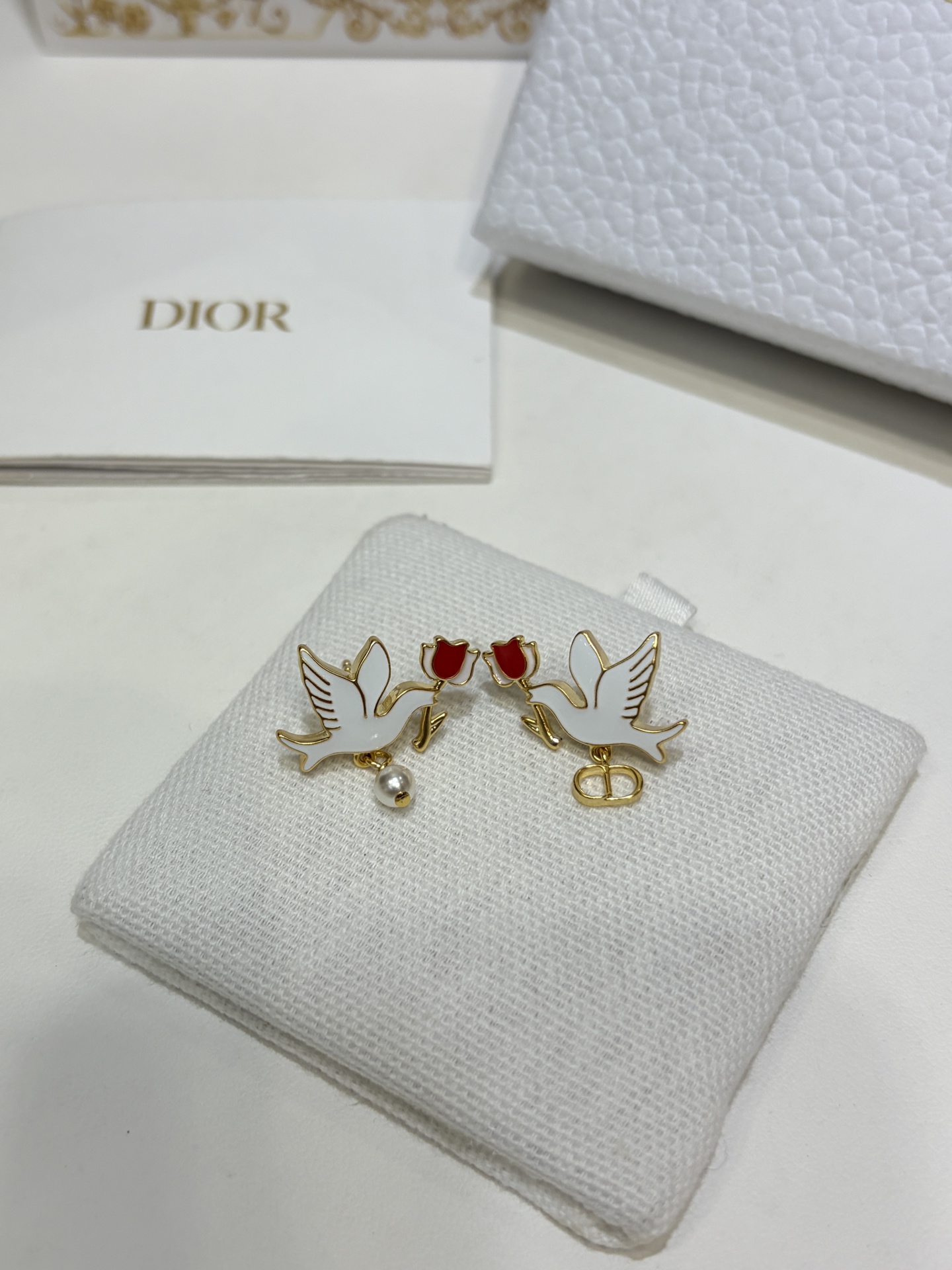 CHRISTIAN DIOR Женские серьги Dioramour Doves&Roses CHRISTIAN DIOR Женские серьги Dioramour Doves&Roses
