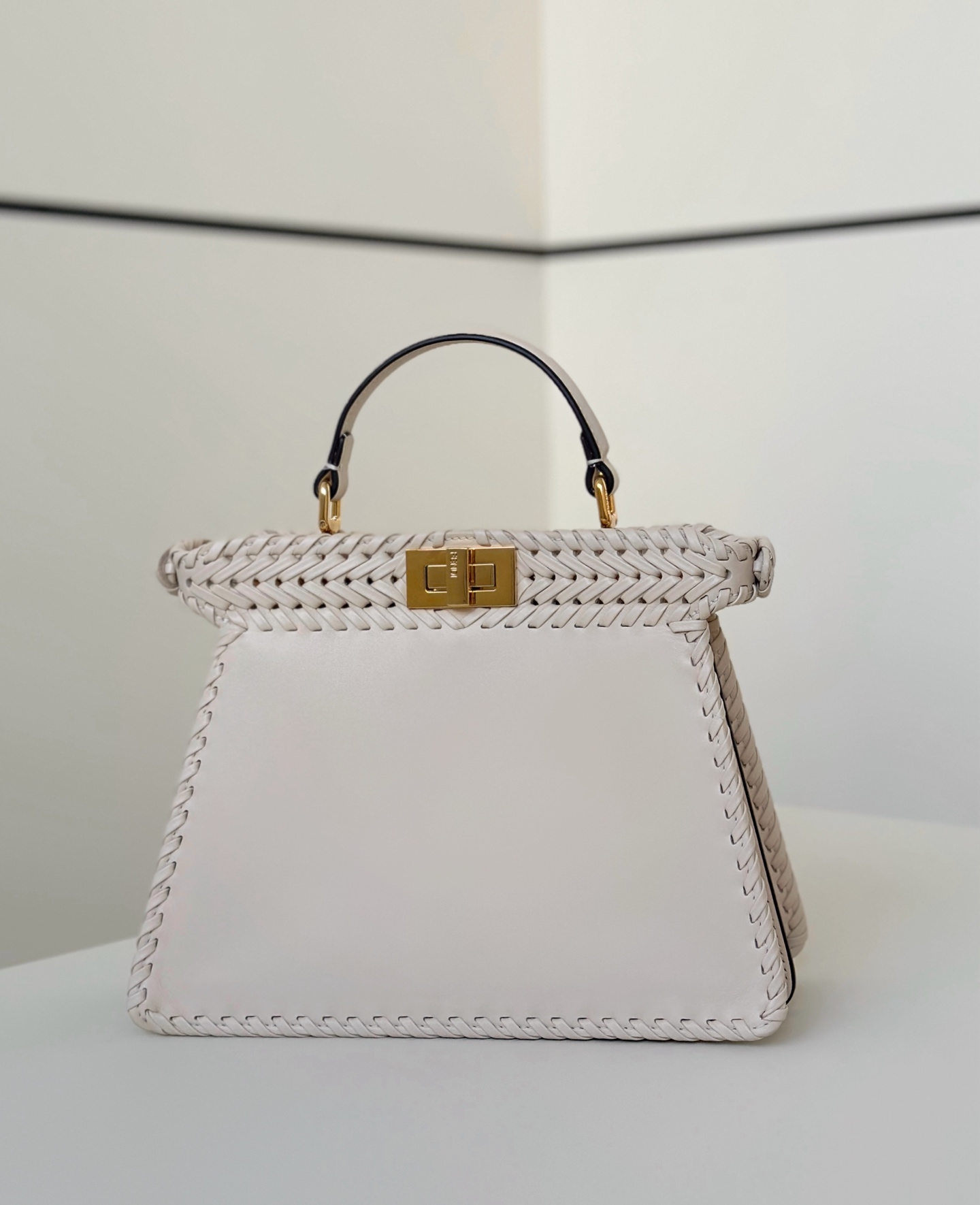 FENDI Женская сумка Peekaboo ISeeU из плетёной кожи