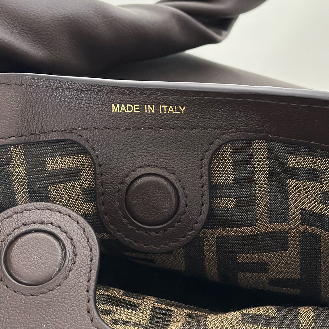 FENDI Женская сумка Spy 