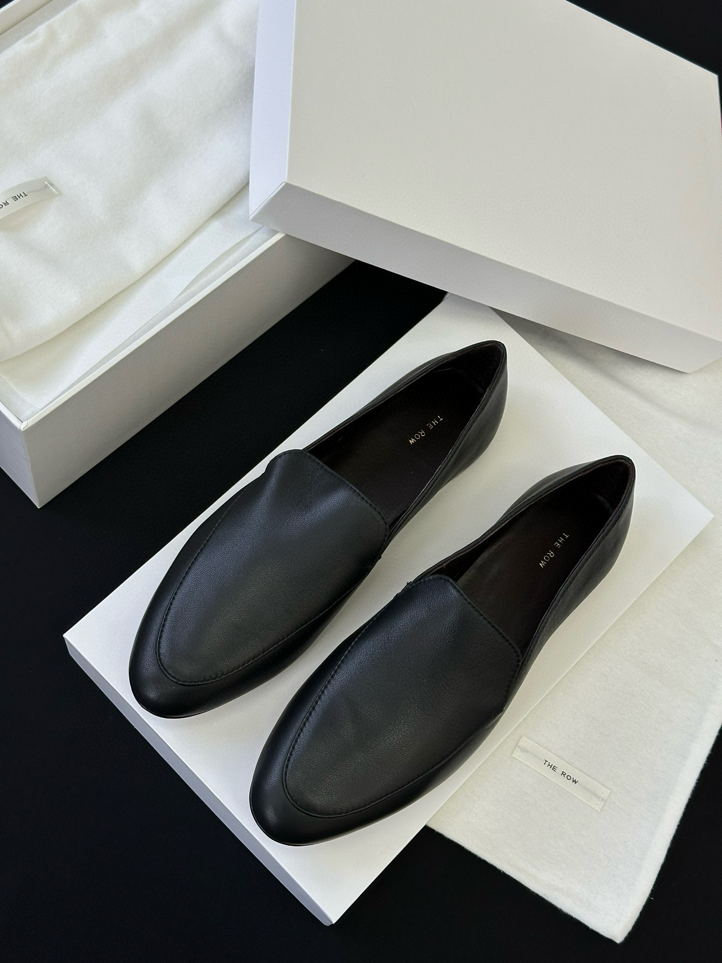 THE ROW Женские кожаные лоферы THE ROW Женские кожаные лоферы