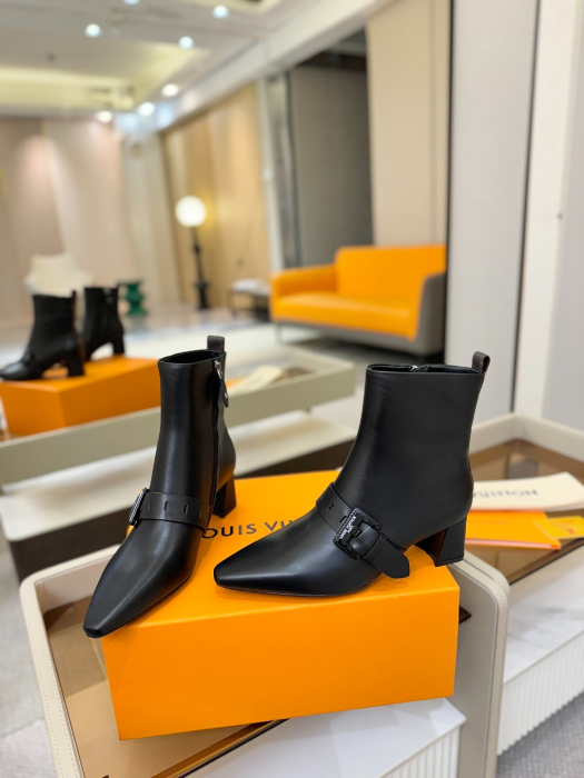 LOUIS VUITTON Женские ботильоны с острым мысом